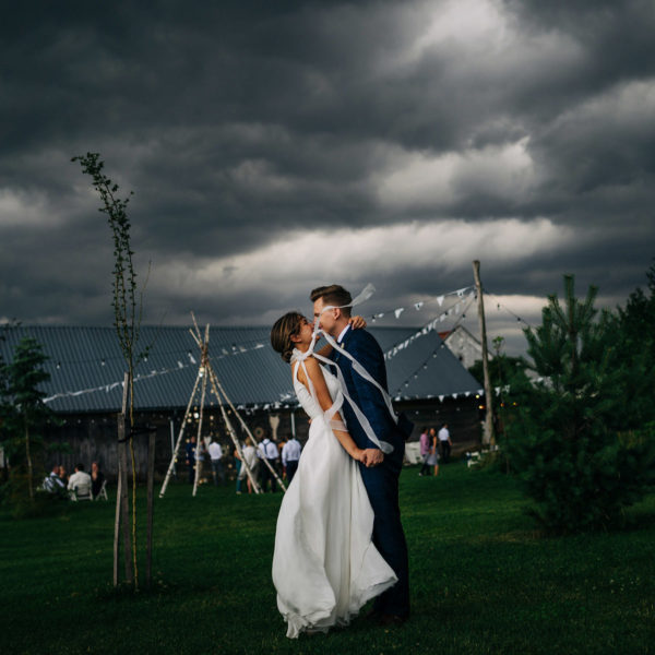 Ślub humanistyczny w Folwarku Ruchenka | Anastazja i Radek | Wesele w stodole