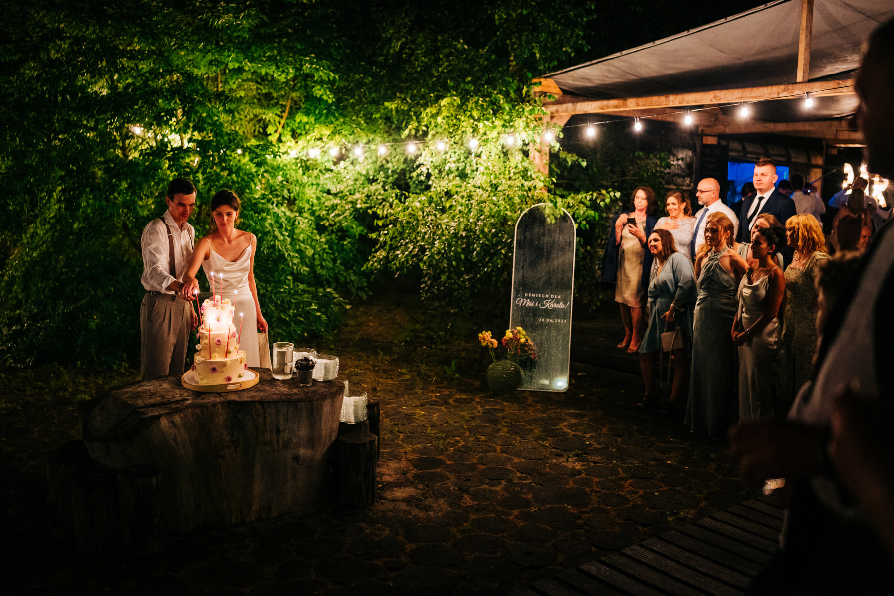 tort weselny na zewnątrz ślub plenerowy Oczyszczalnia naturaln